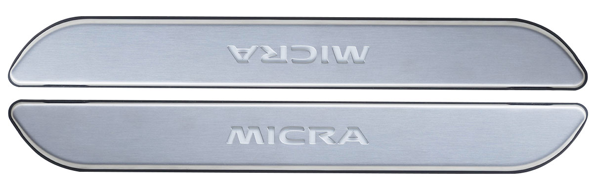 Batticalcagno in acciaio inox satinato con logo che si illumina Batticalcagno in acciaio inox satinato con logo che si illumina