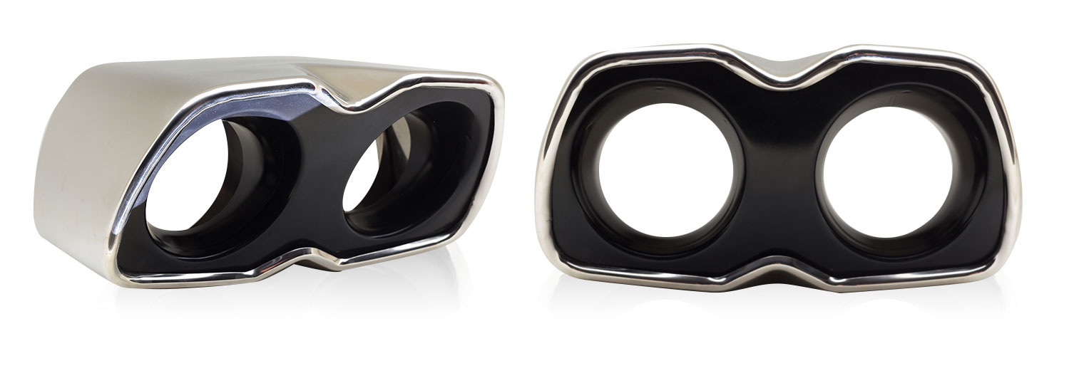 Terminale di scarico doppio in acciaio inox lucidato e frontale verniciato con speciale vernice nera resistente ad alte temperature Terminale di scarico doppio in acciaio inox lucidato e frontale verniciato con speciale vernice nera resistente ad alte temperature