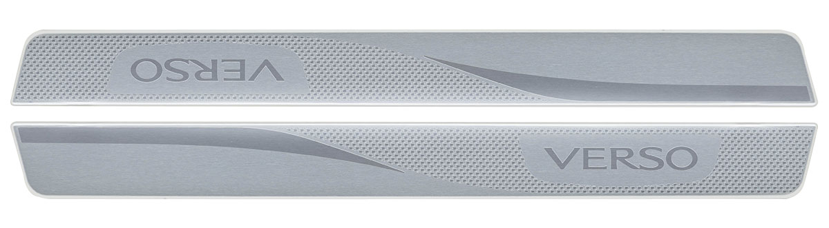 Batticalcagno in alluminio anodizzato con finiture lucide e satinate. Batticalcagno in alluminio anodizzato con finiture lucide e satinate.